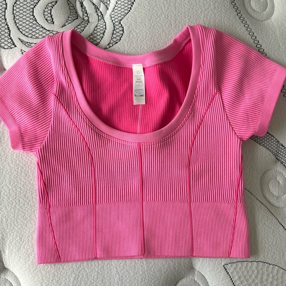Aerie offline cropped active top